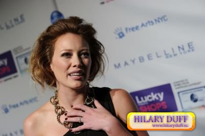 Хилари говорит о моде на вечеринке Lucky Magazine Shops Хилари говорит о моде на вечеринке Lucky Magazine Shops