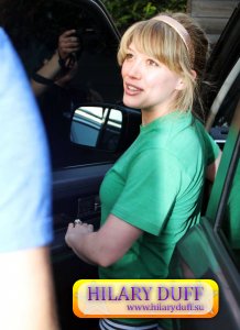 29 марта - покидает салон в Западном Голливуде 29 марта - покидает салон в Западном Голливуде